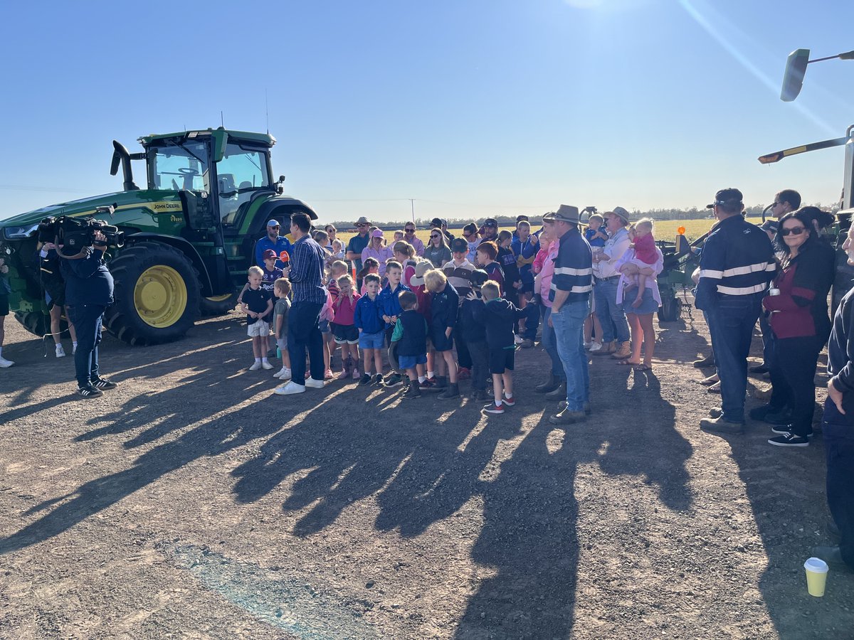 This morning live from Dalby with <a href="/sunriseon7/">Sunrise</a> Australian Cotton growers the McVeigh family (along with friends, family and neighbours) #AussieCotton