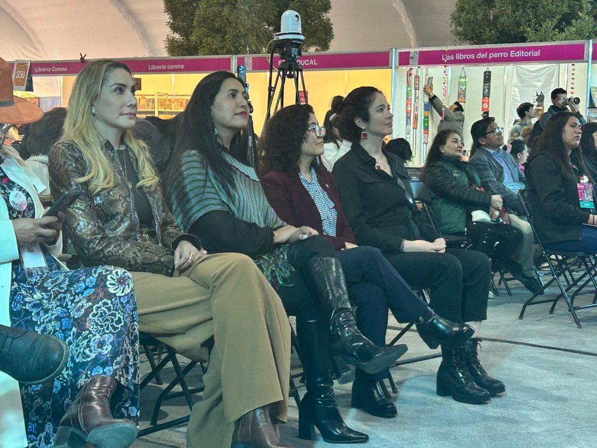 La <a href="/UAEM_MX/">UAEMéx</a> continúa compartiendo su talento a través de presentaciones de libros, conferencias, talleres, espectáculos artísticos y espacios de encuentro para todas y todos los amantes de la lectura y la cultura. #LetrasEnRed #ConectaFilem <a href="/SIC_UAEMex/">Secretaría de Identidad y Cultura UAEMéx</a>