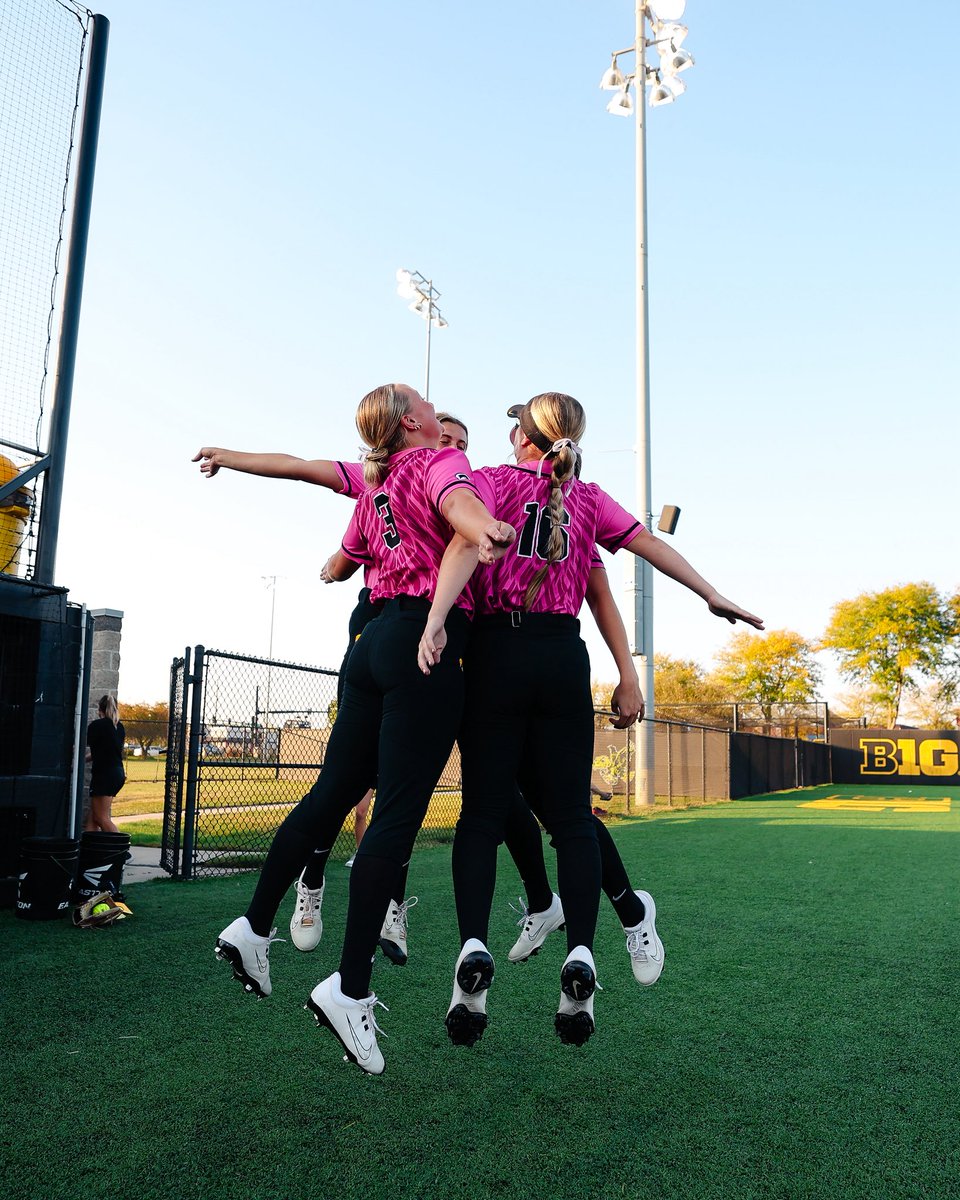Iowa Softball tweet media