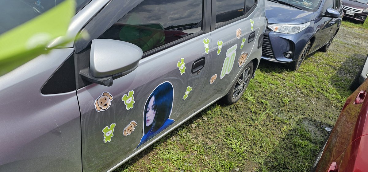 JeongiesPH's tweet photo. JEONGVEHICLE IS READY TO GO.. 🚗💨

Will roam around Philippine Arena in a few. See you 💚

#TWICE #THISISFOR
#TWICE_THISISFOR_WORLD_TOUR
#ThisIsForBULACAN https://t.co/uuMQavpRbr