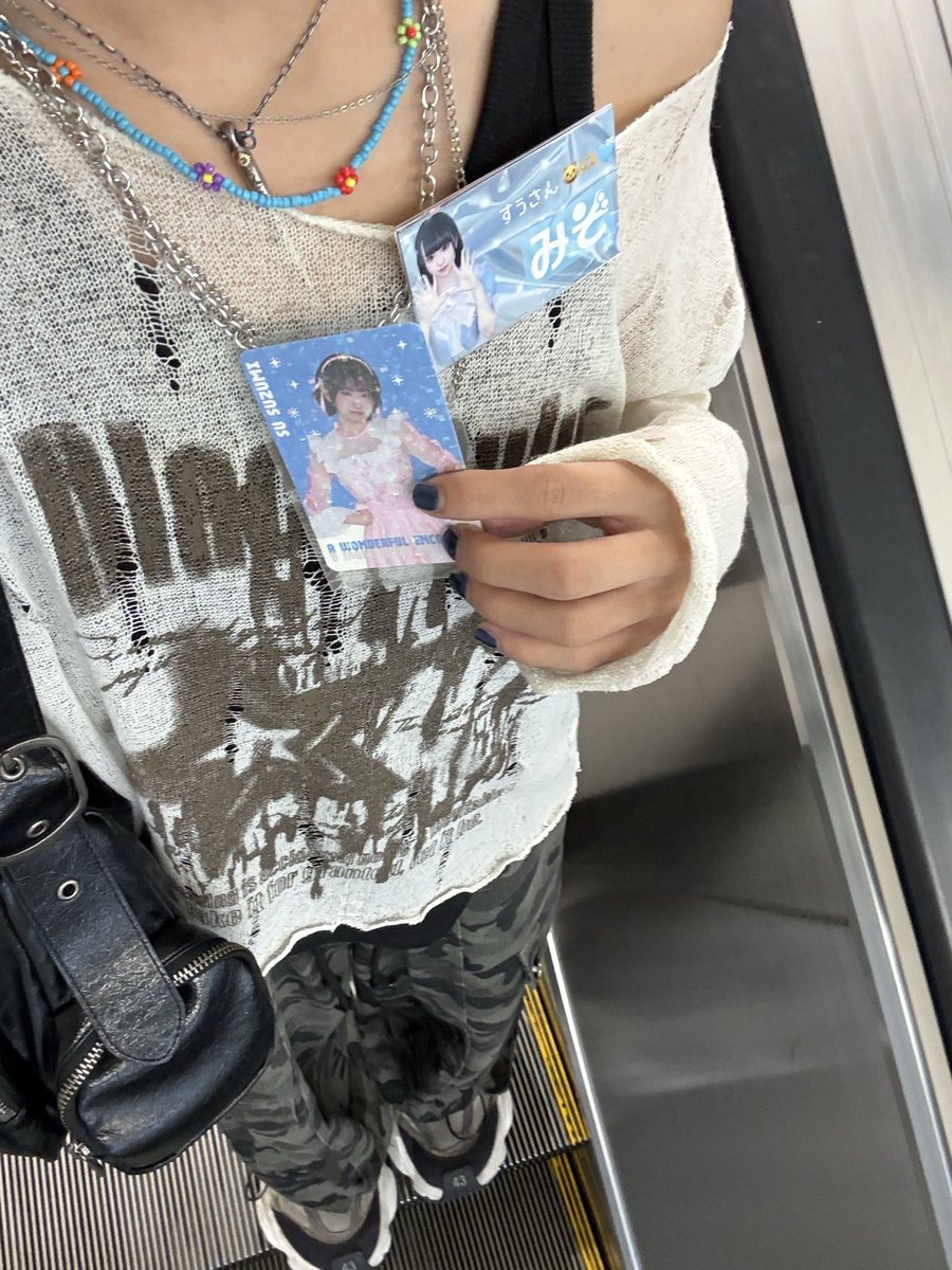 161____'s tweet image. ほんと毎回リリイベですうさんに会うことがバイトとか学校のモチベだよ〜🥹
また明日のオンラインサイン会でね〜🐬

 #すうですぅ #涼海すう