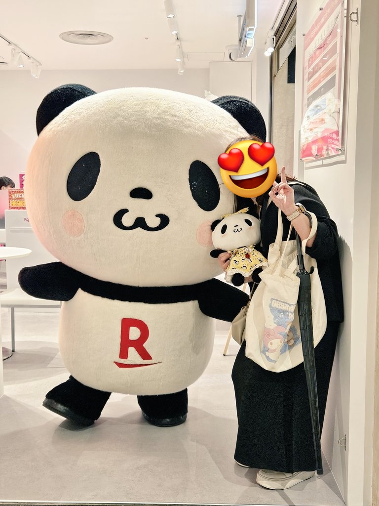 0153Strawberry's tweet photo. 皆さま 大変ご無沙汰しております((*_ _)
おパンちゃんに会いに行ってきましたよ～！！
めっちゃカワイイ( *´ω`* )
途中リブレさんに会えた！
おパンで充電満タン！！＊.*⸜(*ˊᗜˋ*)⸝*.＊
 #お買いものパンダ 
 #楽天モバイル田無アスタ https://t.co/2zMBXkla2j