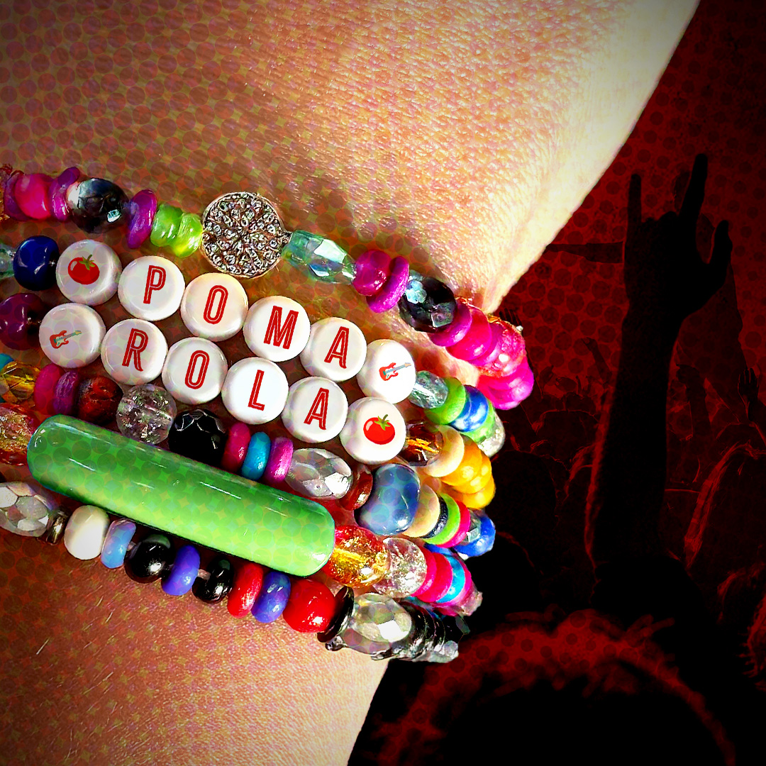 Você sabia? 🔎 Na primeira vinda de Taylor Swift ao Brasil, ela conheceu Pomarola e escreveu RED.

Fonte: Eu disse.