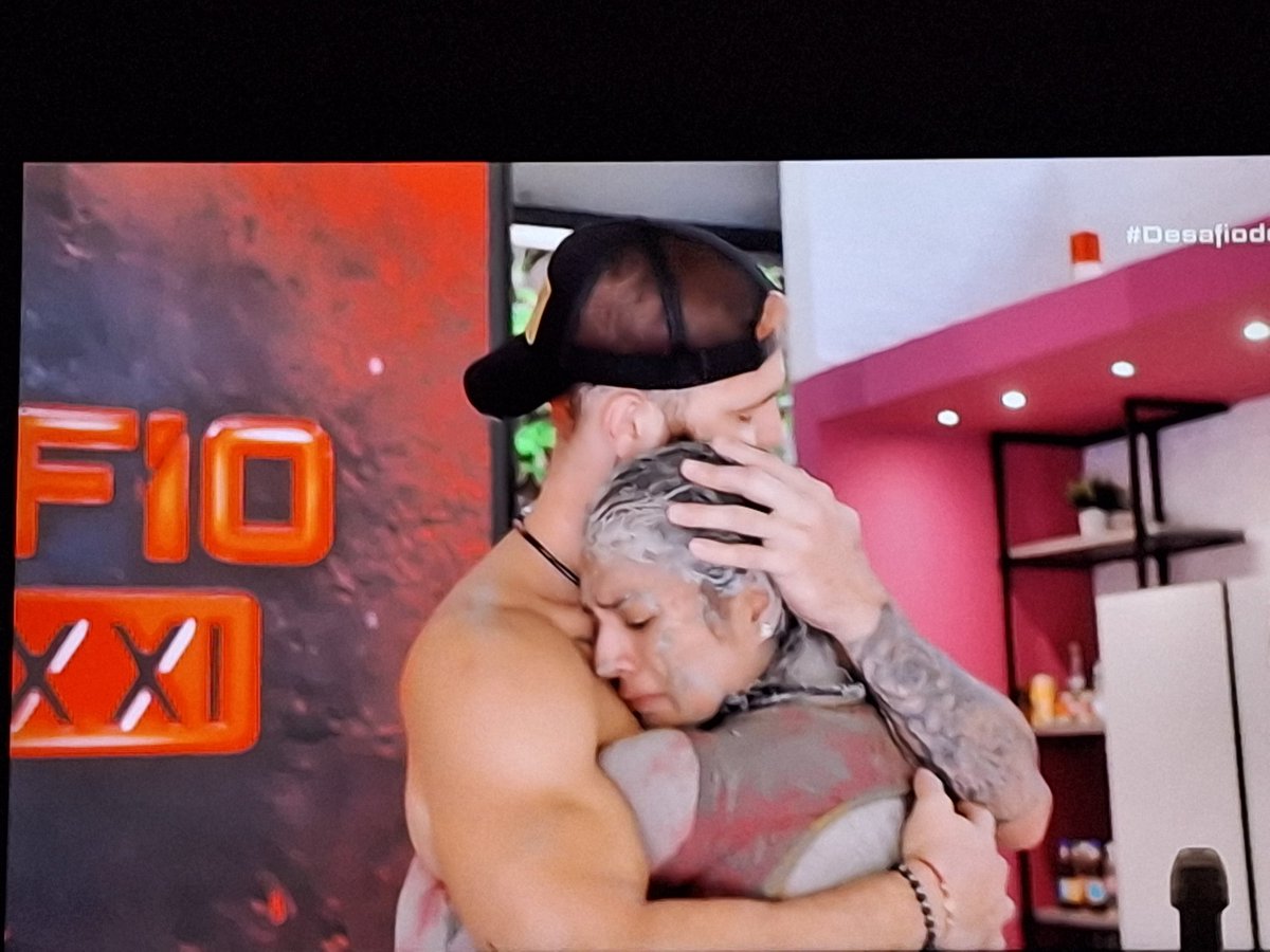 katiusca y juan son hermanos desde afuera, esta mas que arrepentida de dejar ir a juan por rata, que triste enserio 💔#DesafioDelSigloXXI