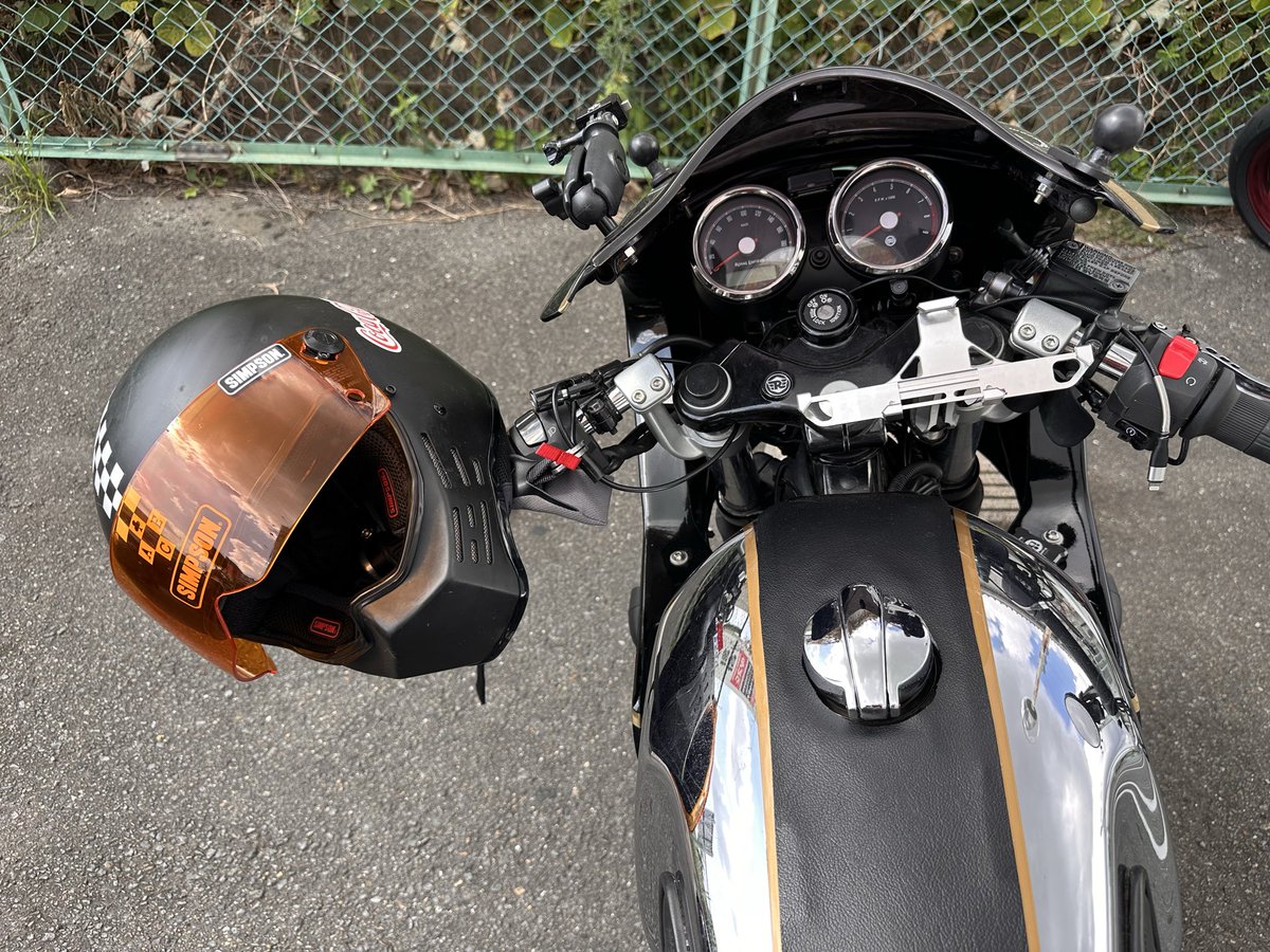 先日の水曜休みにちょいGT650乗ったけどまだまだ暑かった…
#ロイヤルエンフィールド
#continentalGT650
#カフェレーサー