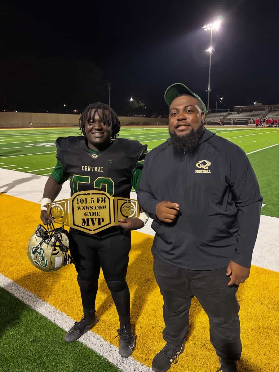 6 pancake blocks and no pressures allowed. Blessed to be awarded MVP of the game tonight 🙏🏾‼️
<a href="/JCMCougars/">Jackson Central-Merry High School</a> <a href="/JmcssA/">JMCSSAthletics</a> <a href="/west10sports/">West Tennessee High School Athletics</a> <a href="/TNGridironBlitz/">TN Report Gridiron Blitz</a>
