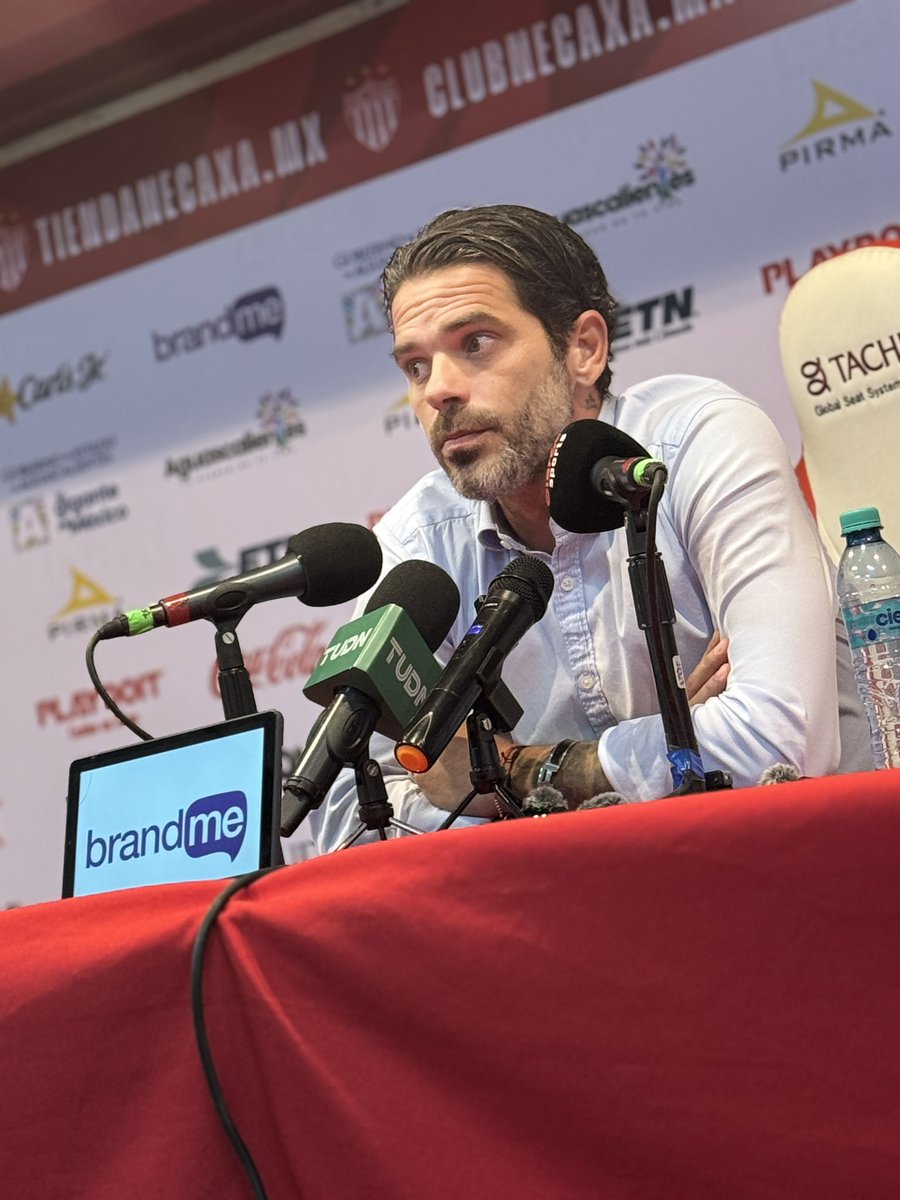 Fernando Gago continúa al frente de Necaxa.

Tras el partido vs Pachuca el técnico argentino dialogó ampliamente con con integrantes de la directiva