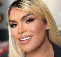 La democracia termina siendo un concurso de popularidad. Así las cosas, me parece más sensato que quienes tomen las decisiones importantes para una sociedad no sean elegidos por el populacho, sino que sean designados por Dios o por El Partido

💅🏾