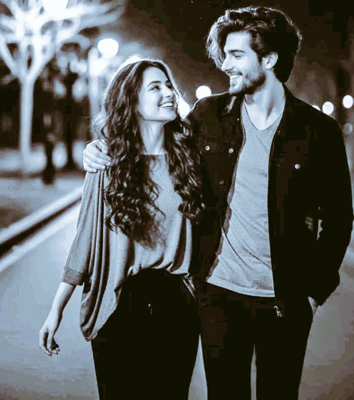 ضحكة واحدة برفقتك تساوي عمرًا كاملًا من البهجة والإنشراح♥️