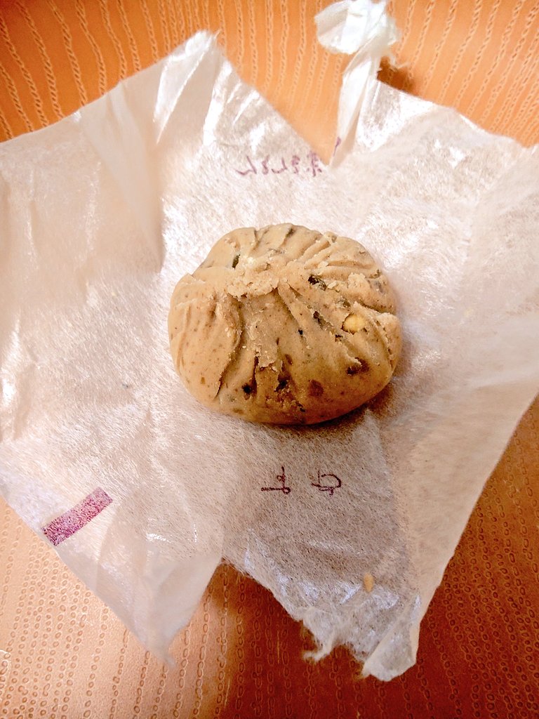 tago184's tweet photo. 岐阜県の有名店、すやの栗きんとん
とSableyaのサブレ

スイーツが足りてなかったので補充 https://t.co/jaWBqK5ITg