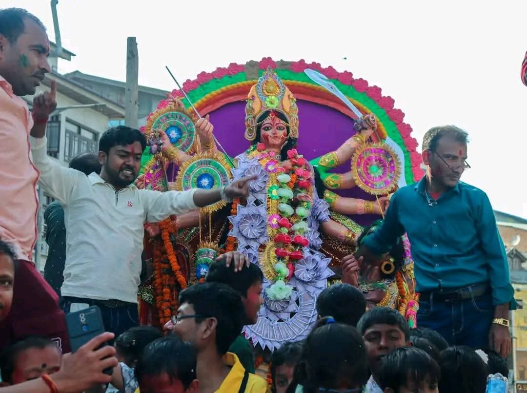 HinduVoice_in's tweet image. Hindu Bengali Community takes out Durga Puja procession at Lal Chowk, #Srinagar.
#DurgaPuja