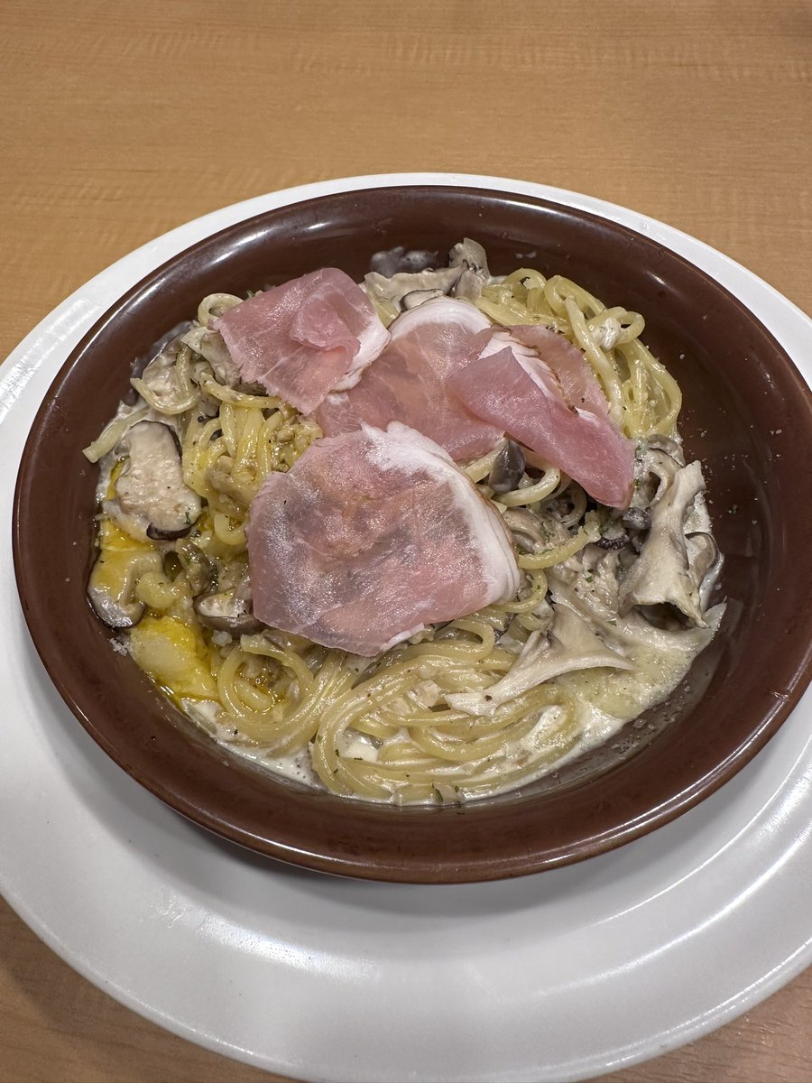 休憩メシ
近くのファミレス。生ハムカルボナーラを頼むも忘れられててあとから乗せてもらいました😋