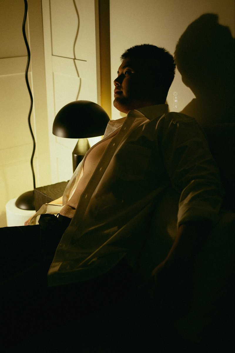 undefinedmy's tweet photo. UNDEFINED 不明三号 - 人像拍摄

夜色微醺，光影游走。 不完美的身体，才是最真实的性感。 用自信点亮灵魂，每一寸肌肤都能发光。

#不明三号 #undefined #男生写真 
#光影美学 #自信男人#NightVibes #ConfidenceIsSexy https://t.co/nFt19bg4wC