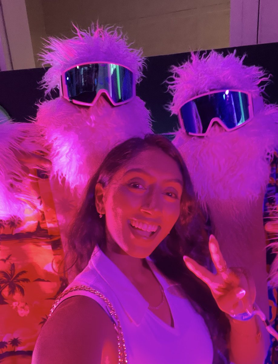 _Honeybeans's tweet photo. This past week was one for the books... Five days before Token2049, I decided to uproot my life, fly to Singapore, then continue on to Asia for 3 months with no plan — Was it worth it?

Over the past week at Token, I managed to:
•Connect with some of the most intelligent people I’ve ever met
•Hear countless stories of adversity and success
•See firsthand how passionate people are about Web3 and why
•Feel inspired to dive deeper into my own journey and ask myself some tough questions

So if you ask me, was the stress, exhaustion, 16hr flight, and lack of sleep worth it?

Yes, 100 times over. Yes. This is only the beginning.

Now, let’s see what a 3-month lock-in can do.
