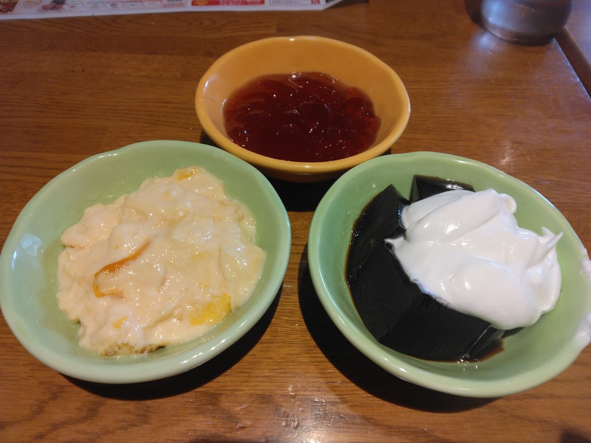 ayakashP's tweet image. ブロンコビリー@北綾瀬
今日のランチは
炭焼き粗挽きハンバーグステーキ🥩🍴🍚
野菜が高い時期ですから
サラダバー🥗で野菜補給
大好きなベーコンドレッシングは終了してた😭
お腹いっぱい、
ごちそうさまでした😋
#ブロンコビリー