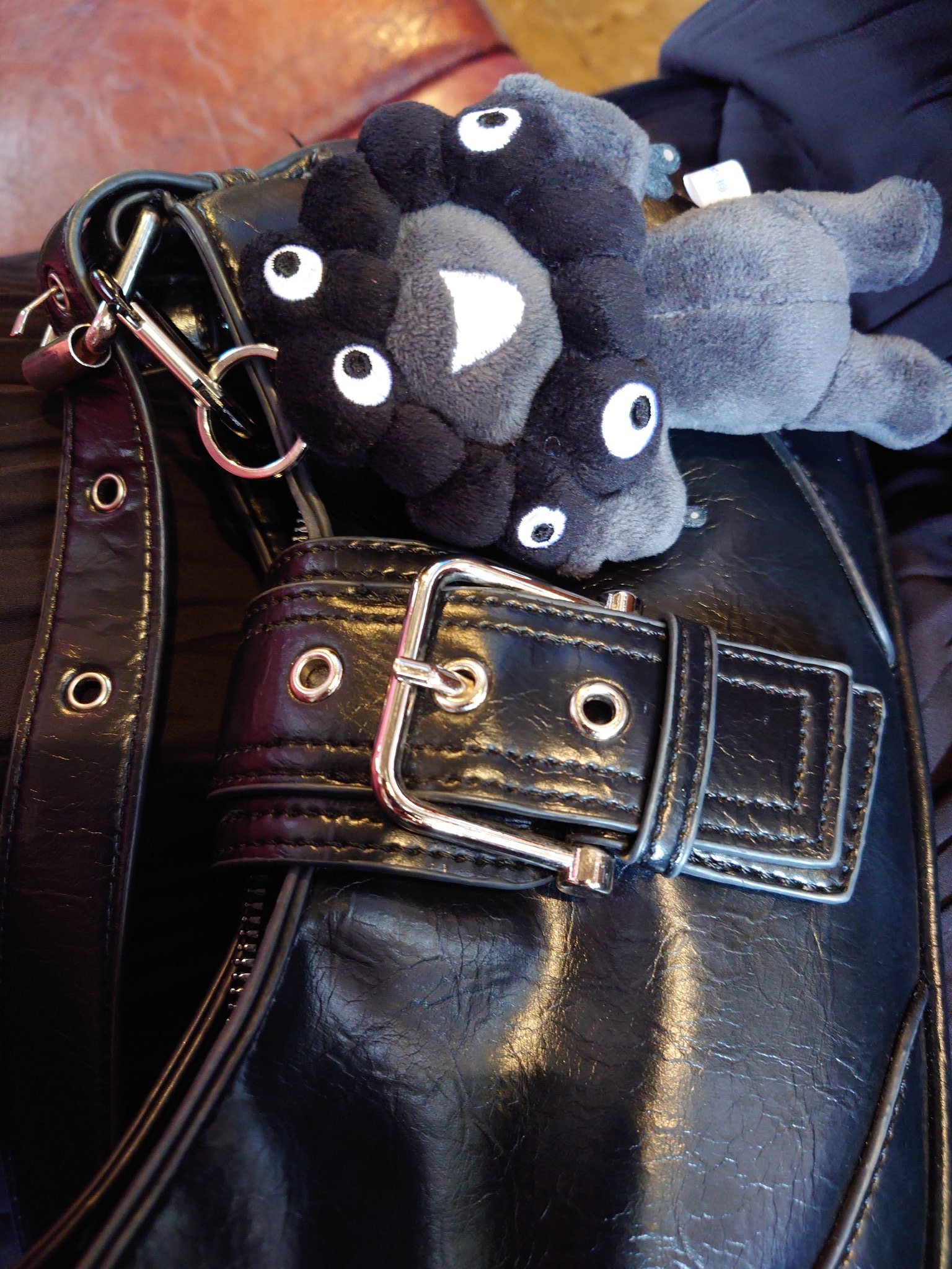 黒ミャクミャク　2体 黒ミャクミャク - Search / X