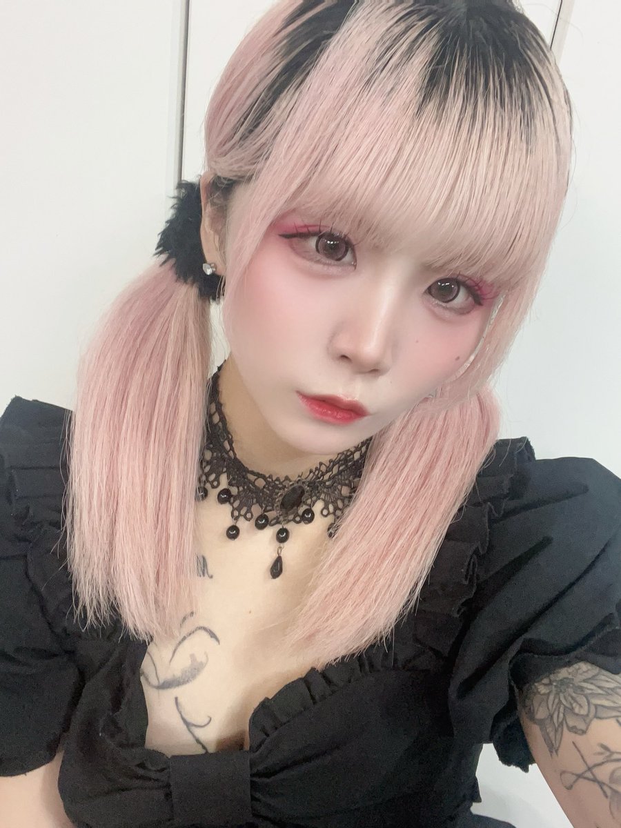 "ポンバシ開放区"ありがとうございました〜‼️‼️

朝から声出して元気いっぱいだ
💪(´･_･`💪)
次のライブは10/9 "アイタイムセン"
サウンドノート大阪さんにて18:00~です！

画面越しのキミ‼️
会いたいぞ‼️