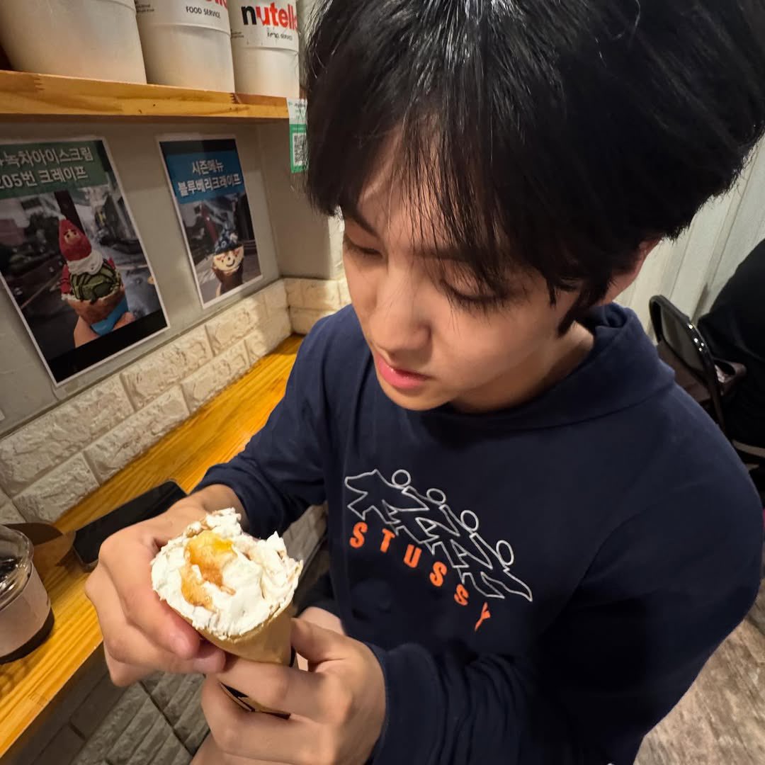 heonzib's tweet photo. 유빈아 너무 홀쭉해요..... https://t.co/m8jX6orfjV