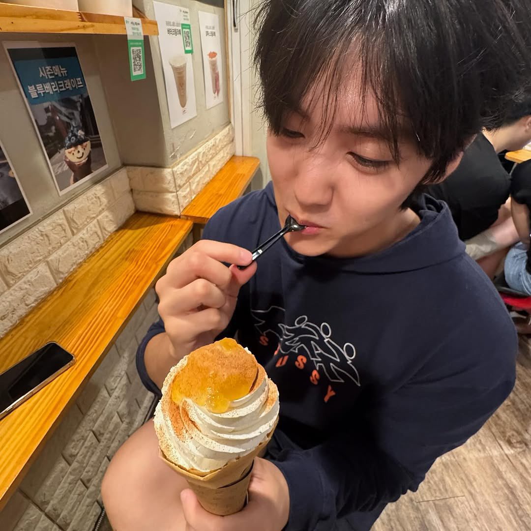 heonzib's tweet photo. 유빈아 너무 홀쭉해요..... https://t.co/m8jX6orfjV
