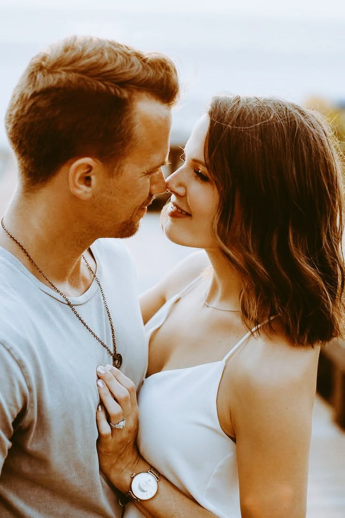 عرفت الحب عندما نظرت إلى عيناك 👀
وعرفت الخير عندما أصبحت في حياتي❤️