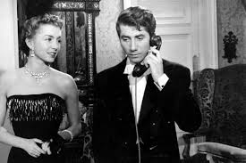 merlinpapin3's tweet photo. .@FredOL69007 .@tbarnaud Voici mon TOP12 des films du Réalisateur #JacquesBecker
9 – Edouard et Caroline de Jacques Becker (1951) avec Daniel Gélin Anne Vernon Jean Riveyre Elina Labourdette William Tubbs Jacques François
Pianiste talentueux mais méconnu, Édouard vit avec Caroline, sa jeune épouse coquette et insouciante. Tandis qu'ils se préparent à se rendre à une soirée mondaine, le couple se dispute pour des futilités. Les velléités de divorce de Caroline s'évanouiront, en partie grâce à un projet de concert à Pleyel pour Edouard.