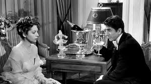merlinpapin3's tweet photo. .@FredOL69007 .@tbarnaud Voici mon TOP12 des films du Réalisateur #JacquesBecker
9 – Edouard et Caroline de Jacques Becker (1951) avec Daniel Gélin Anne Vernon Jean Riveyre Elina Labourdette William Tubbs Jacques François
Pianiste talentueux mais méconnu, Édouard vit avec Caroline, sa jeune épouse coquette et insouciante. Tandis qu'ils se préparent à se rendre à une soirée mondaine, le couple se dispute pour des futilités. Les velléités de divorce de Caroline s'évanouiront, en partie grâce à un projet de concert à Pleyel pour Edouard.
