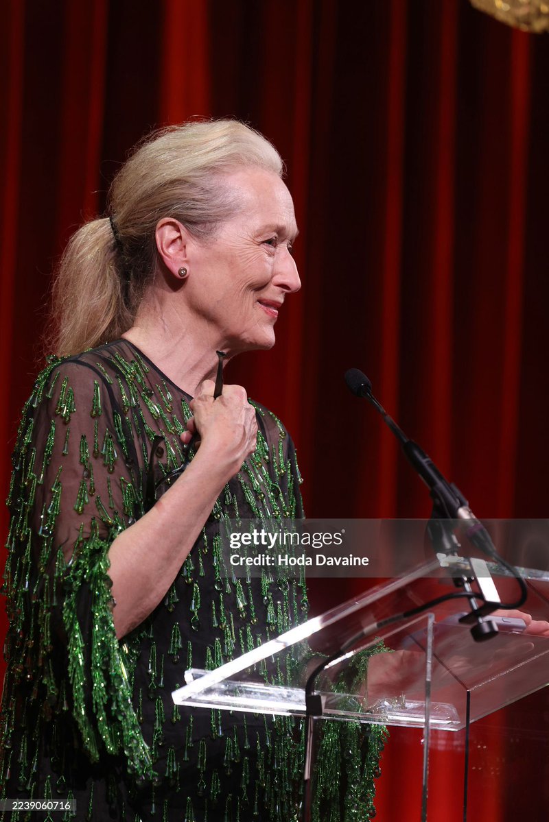 marylouissse49's tweet image. there’s something special about meryl without glasses 🥹 SHE LOOKS EVEN MORE GORGEOUS