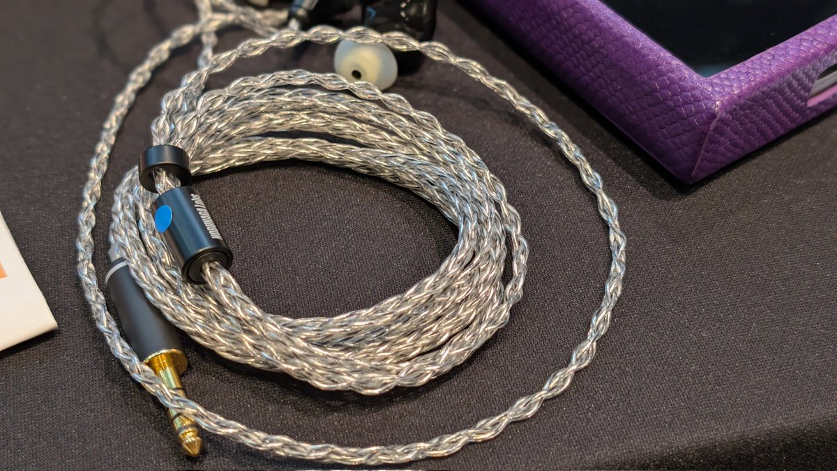 pupuac's tweet image. 合金ケーブル、空間が広く、細かい音もよく出てる
 #NOBUNAGALabs  #リケーブル