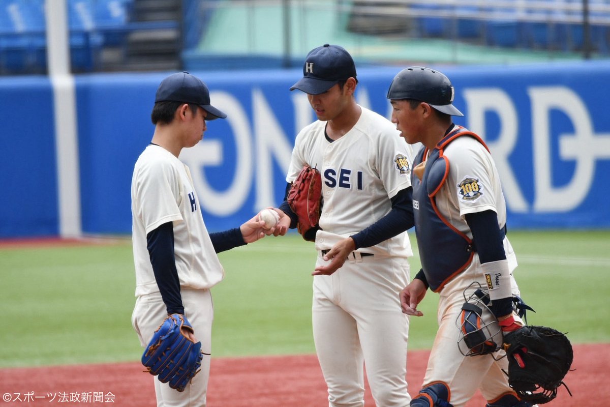 spohobaseball's tweet image. 【秋季リーグ戦】《早大1回戦》
▼8回裏途中・投手交代
法大 4-4 早大
丸山、山床、助川、野崎ー井上和
★4番手に #野崎慎裕 （営4＝ #県岐阜商 ）が登板！3番手の#助川太志（グロ3＝ #茗溪学園）は1回を投げ1失点で降板。

#法政 #執念 #東京六大学