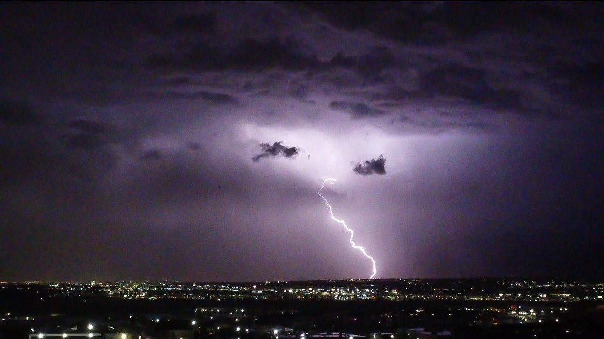 SLCScanner's tweet image. #SaltLakeCity Here are a couple shots of tonight’s #Lightning ⚡️. #utwx @NWSSaltLakeCity