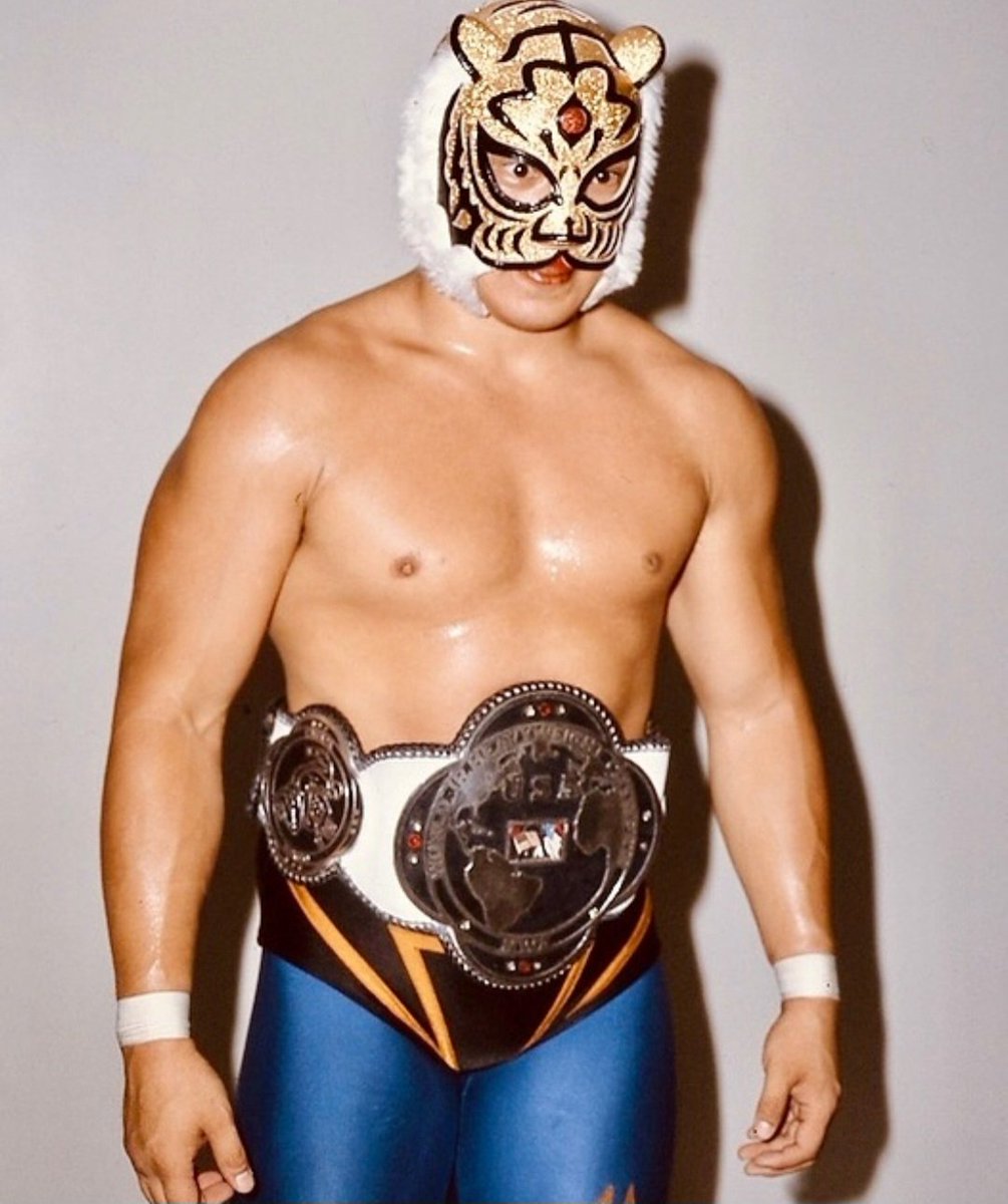 タイガー・マスク #新日本プロレス #この写真を見た人はベルト姿の写真