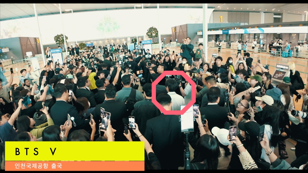BTS V(방탄소년단 뷔)  Departures Incheon Airport (仁川国際空港 出国) youtu.be/b_6efU2kPU0?si… 출처 <a href="/YouTube/">YouTube</a> #뷔 #v #ヴィ #BTS #방탄소년단