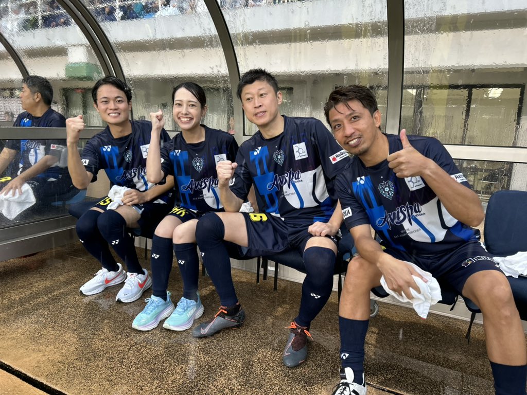 OB戦前半終了！！

豪雨の中レジェンド選手のプレーが輝きます✨

このあと後半戦🔥
ここでしか見られないスペシャルな時間をお楽しみください！

【明治安田J1リーグ第33節】
 #アビスパ福岡 🆚 #横浜FC
🕒15:00KO 🏟#べススタ