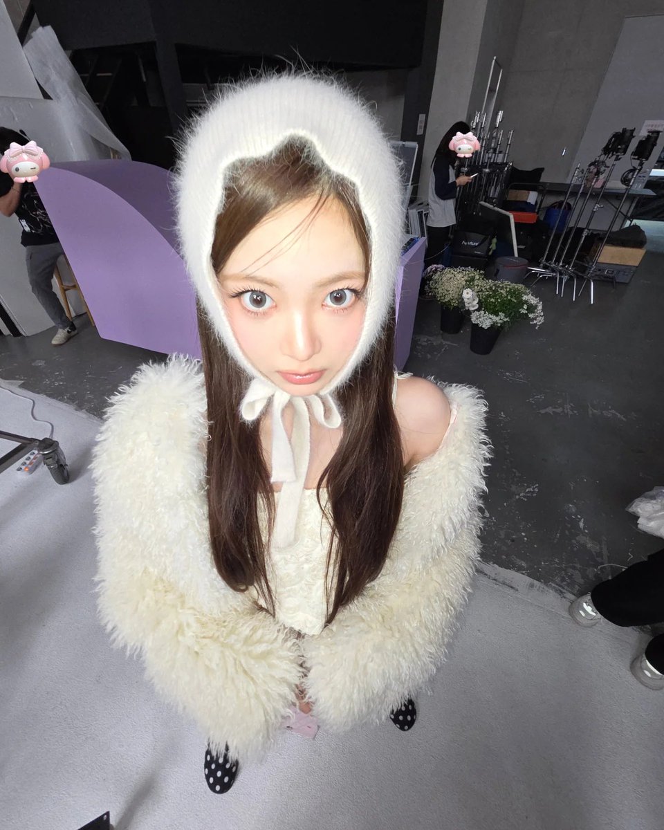 hhh_e_c_v's tweet photo. 😉☺️

#LE_SSERAFIM #HONGEUNCHAE #홍은채 #ウンチェ #르세라핌 #ルセラフィム https://t.co/mrswcqvz3i