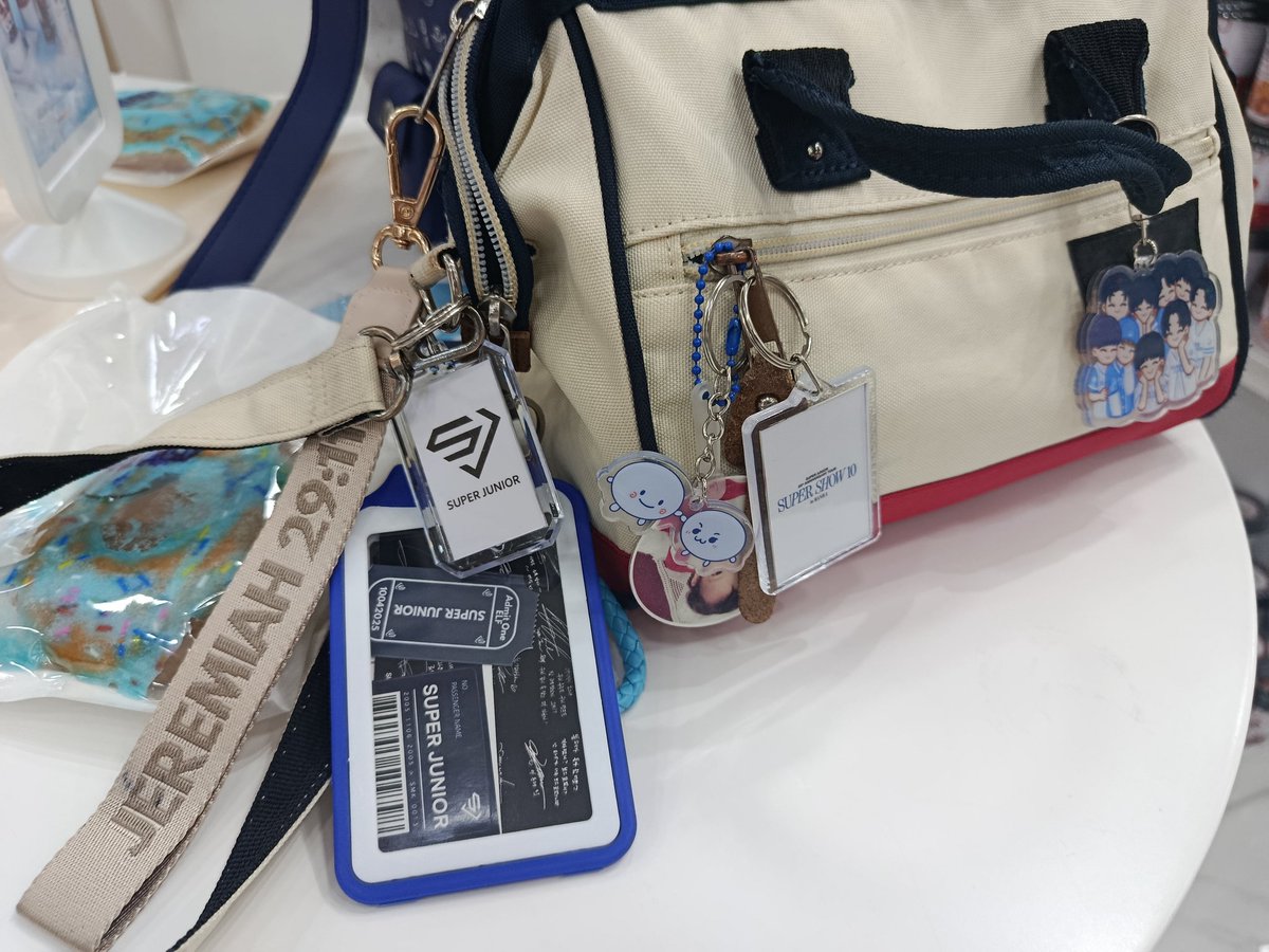 Pahingi pa pong keychains! 🙏💙 #SS10MNL #SS10inManila