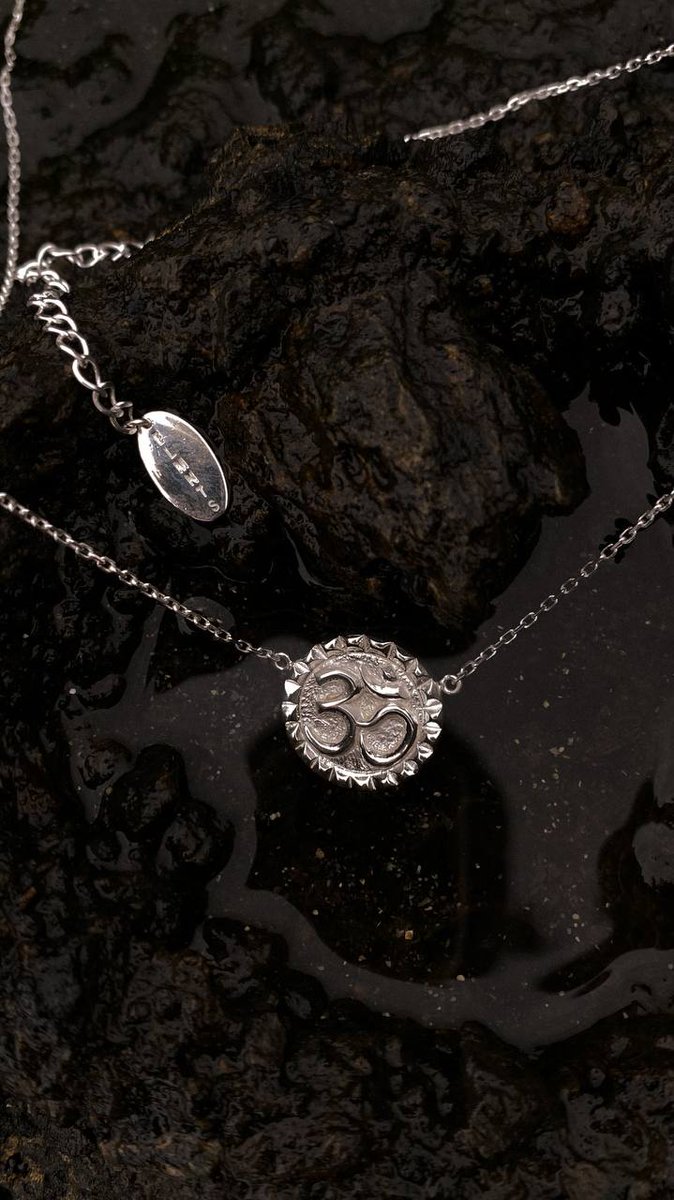 jma_comp's tweet image. Where elegance meets spirituality ✨💧  
Embrace the timeless beauty of ‘Om’ in every detail. #JewelryDesign #SpiritualStyle #OmPendant