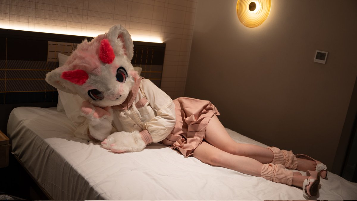 姐姐躺好了（拍床