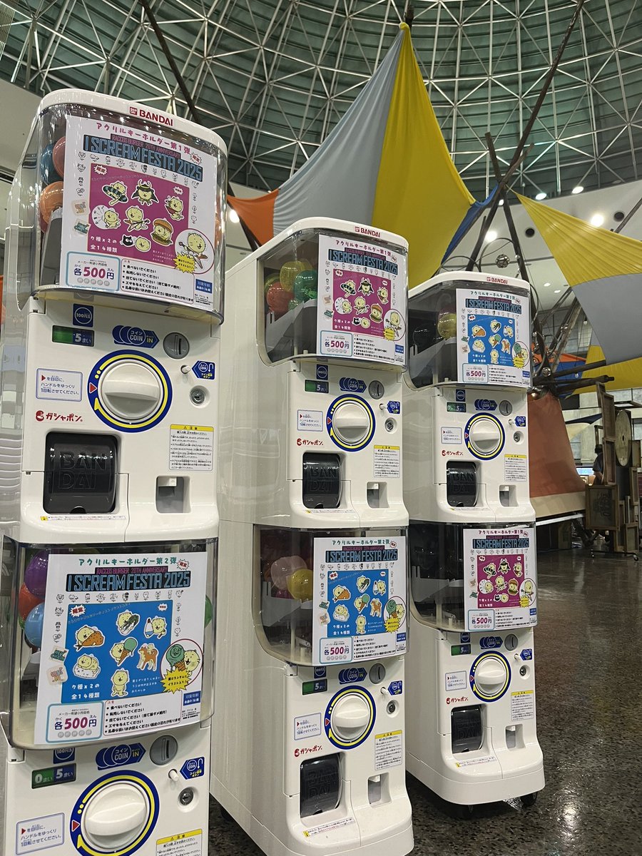 LightnearO's tweet photo. 今日は急遽たくさんのネコちゃんを玉に入れるお仕事が入りました。岡山の皆さん、よろしくお願いします。😘
ラッコさん、20周年おめでとうございます😉
#RACCOS BURGER 20th Anniversary
「I SCREAM FESTA 2025」 https://t.co/27a5bh24ph