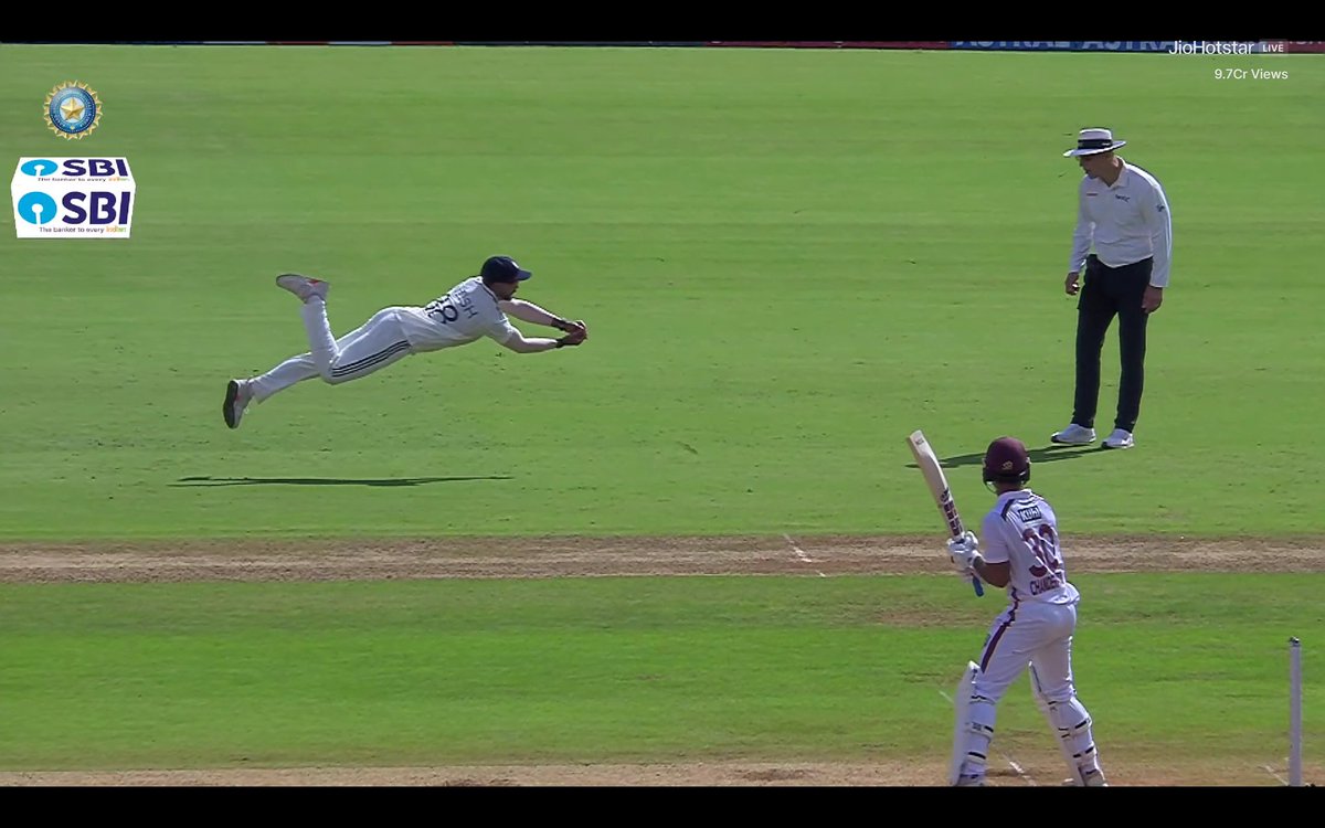 CricCrazyJohns's tweet photo. WHAT A CATCH BY NITISH KUMAR REDDY...!!! 🤯🔥 https://t.co/MXwiaMjKTY