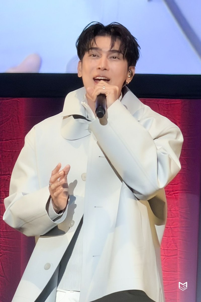 Mew Suppasit Delights Japanese Fans at 2025 Tokyo Fanmeeting