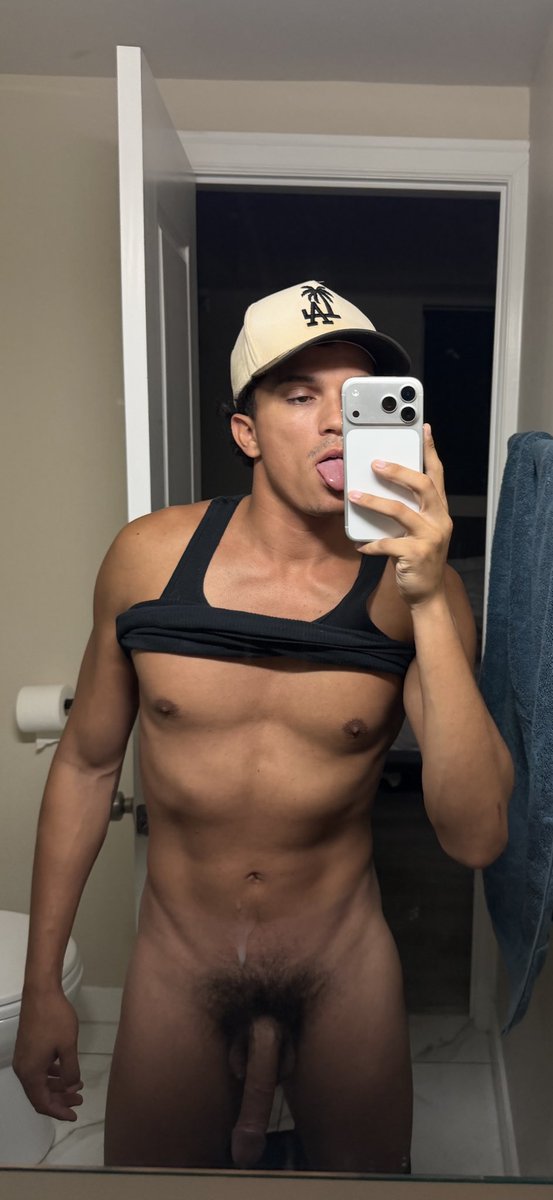 Cum on my tummy 🤤
