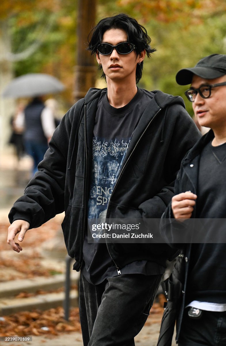 BVC_Streaming's tweet photo. [ Gettyimages : VETEMENTS Spring/Summer 2026 ] 

Bright attends the VETEMENTS Womenswear Spring/Summer 2026 show as part of Paris Fashion Week on October 03, 2025 in Paris, France.

🔗 https://t.co/l1g2kAYLmH
🔗 https://t.co/7YPPiep71F

(5)
BRIGHT WITH VETEMENTS
#VETEMENTSxBRIGHT
#VETEMENTS 
#bbrightvc @bbrightvc