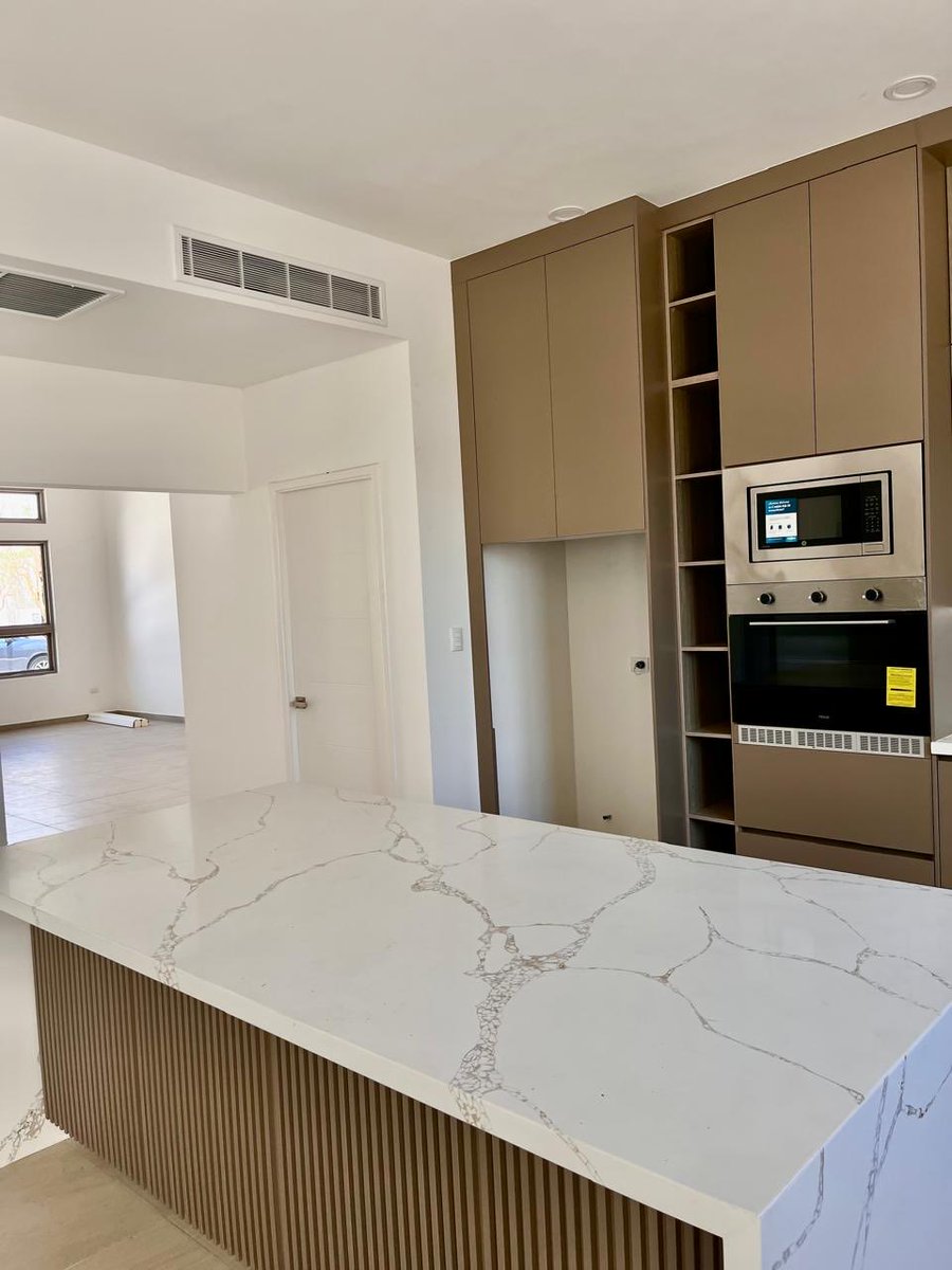 mcgyverss's tweet photo. 🏡 Casa nueva en renta – La Mirada Residencial
📍 Modelo Olimpo Plus – ¡Para estrenar!
•1 planta | 3 recámaras (2 con baño vestidor)
•4 baños y medio + cuarto de servicio
•Cocina integral con cuarzo, hornos y parrilla nuevos https://t.co/lHde90f8Tt
