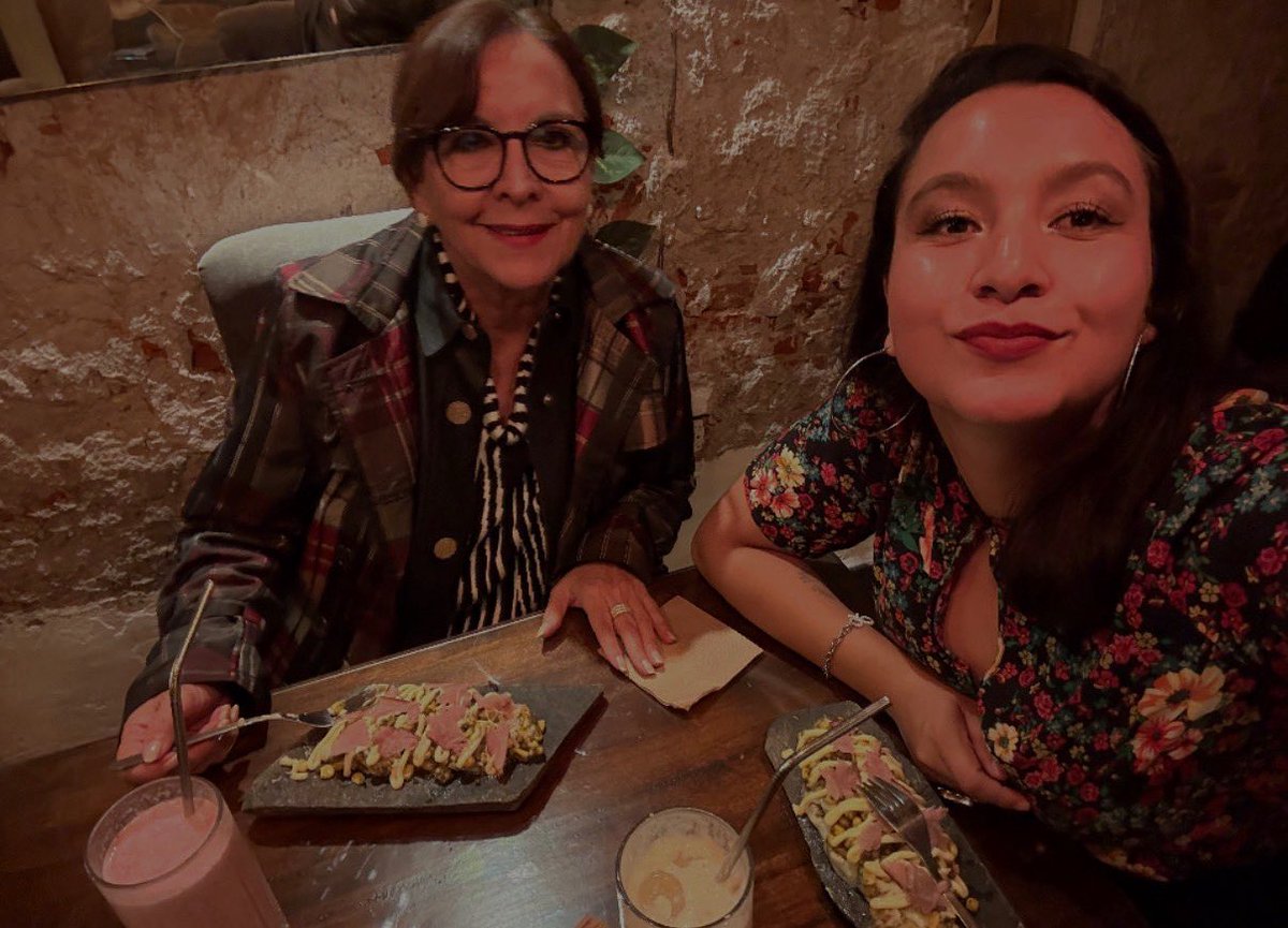 💜Déjenme presumirles a mi amiga, mi maestra, mi cómplice y mi guía. 

<a href="/rgolmedo/">Rocío García Olmedo</a> , ¡qué bonito es tejer nuestras conversaciones en un solo sentido y saber que lo que nos une, va más allá de solo un discurso!💜