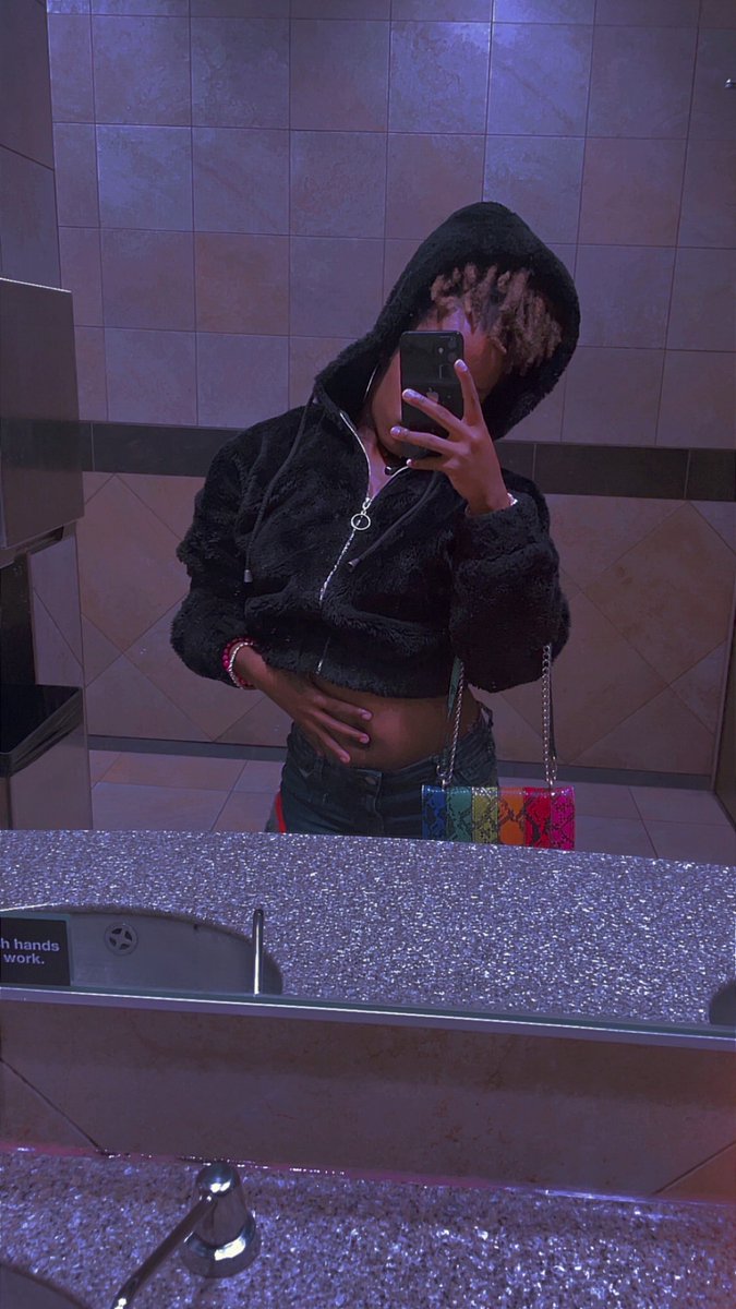 SuthSidePrincss's tweet photo. Goodnight lazy night 🗣️👑 https://t.co/dDFrs7wRKF