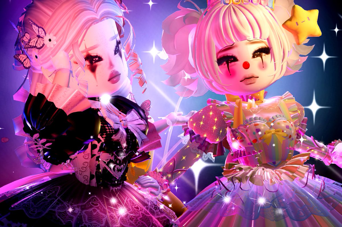 Painted faces in the shimmer of dusk...🩷
#RoyaleHigh #RH <a href="/RoyaleHighValks/">Royale High ✨</a>