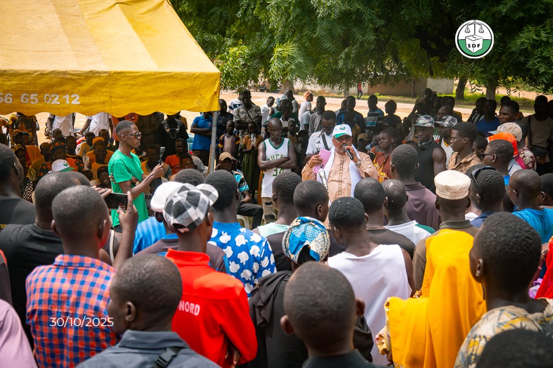 À Toulouse dans la région de l Extrême-Nord Les populations ont batu le pavé pour aller à l'encontre l'homme du moment. Elles ont écouté avec attention et ferveur le discours du Prochain Président du Cameroun <a href="/JoshuaOsih/">Joshua Osih</a> qui porte le projet de #sauverleCameroun