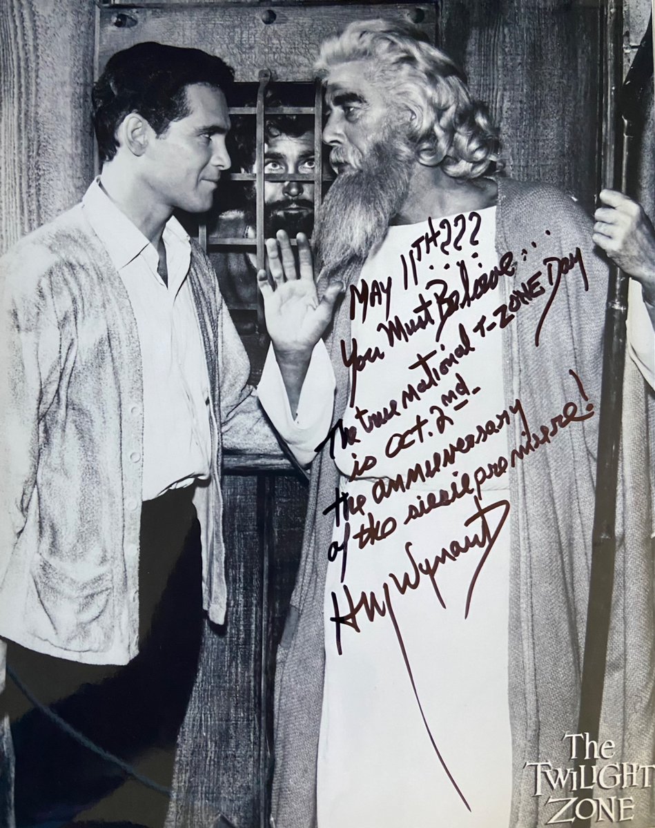 TFTInfamy's tweet photo. @TheNightGallery A few good pics once again! I know at least a few people will love the inscription H.M. wrote with the autograph!๐คฉ#TwilightZone โจ#Zoners #TheHowlingMan #HMWynant
(Side note: my dad was John Carradineโs personal physician for a while.) https://t.co/1EeESbbRMT