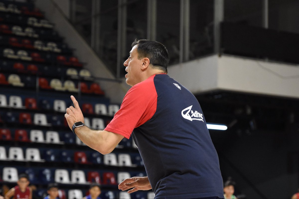Mariano Marcos llevó a cabo esta tarde un entrenamiento de técnica individual para los chicos de formativas del club ¡Gran tarde en el Ciudad para nuestros niños! 🙌👏