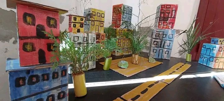 dotucfg's tweet photo. Una de las acciones más lindas y nobles del programa de Octubre Urbano en esta ocasión en el territorio de Palmira con una exposición a cargo de varios pioneros. https://t.co/Lt0Q83BBAx